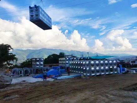 西藏扶持用水农村取水项目不锈钢水箱现场